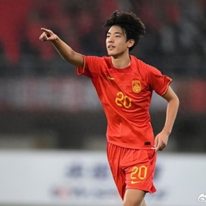 意外！朱鹏宇意外成中国球员留洋热门人选，球迷却表示是谣言|大连英博|英博|德甲|国足|中国男足_新浪体育_新浪新闻